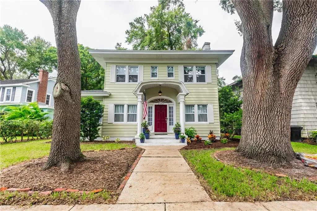 2342 Woodlawn Circle E St Petersburg FL 33704