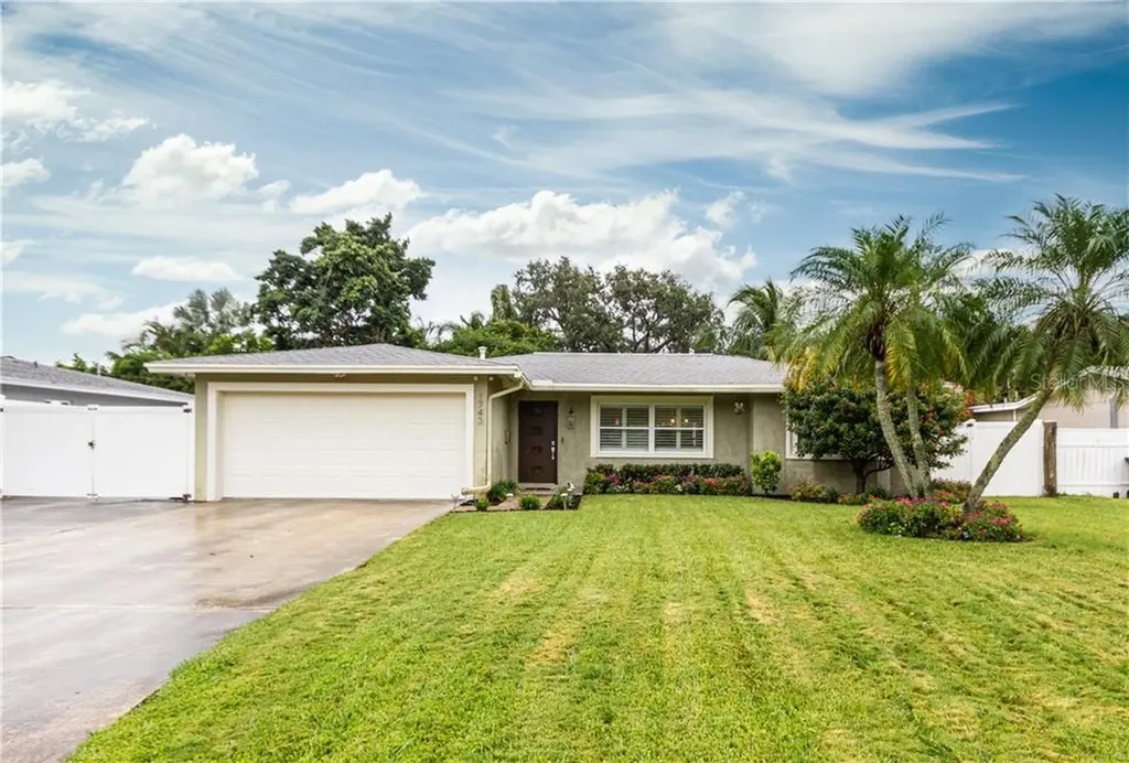 1743 Delaware Avenue NE St Petersburg FL 33703