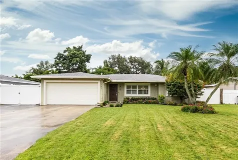1743 Delaware Avenue NE St Petersburg FL 33703