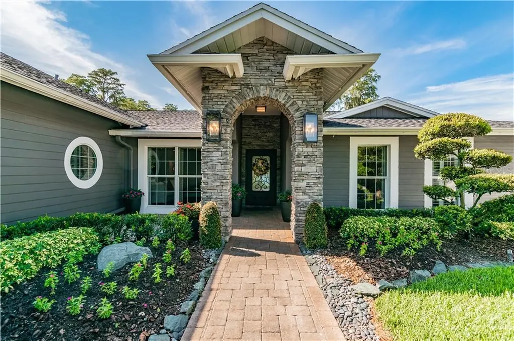3208 Stoneybrook Lane Tampa FL 33618