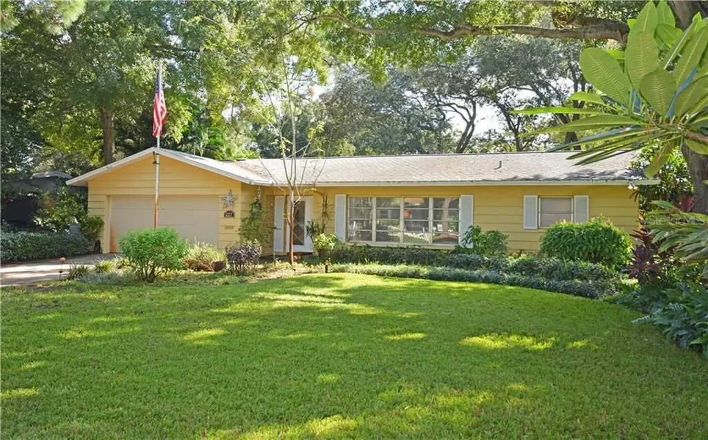 227 Palm Lane N St Petersburg FL 33710