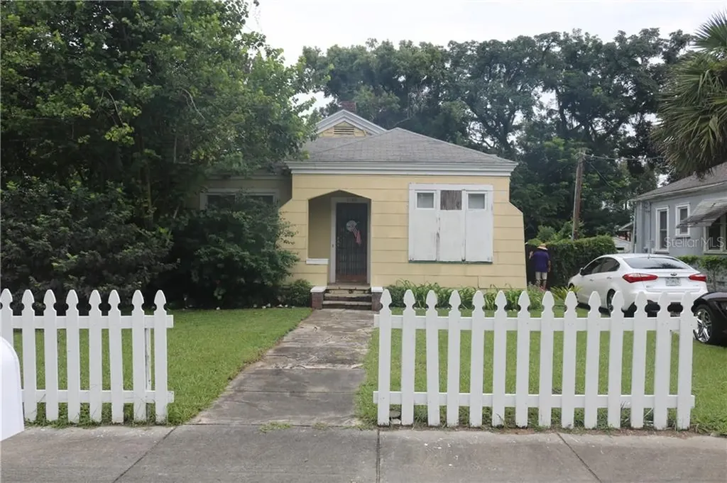 1129 E Magnolia Avenue Eustis FL 32726