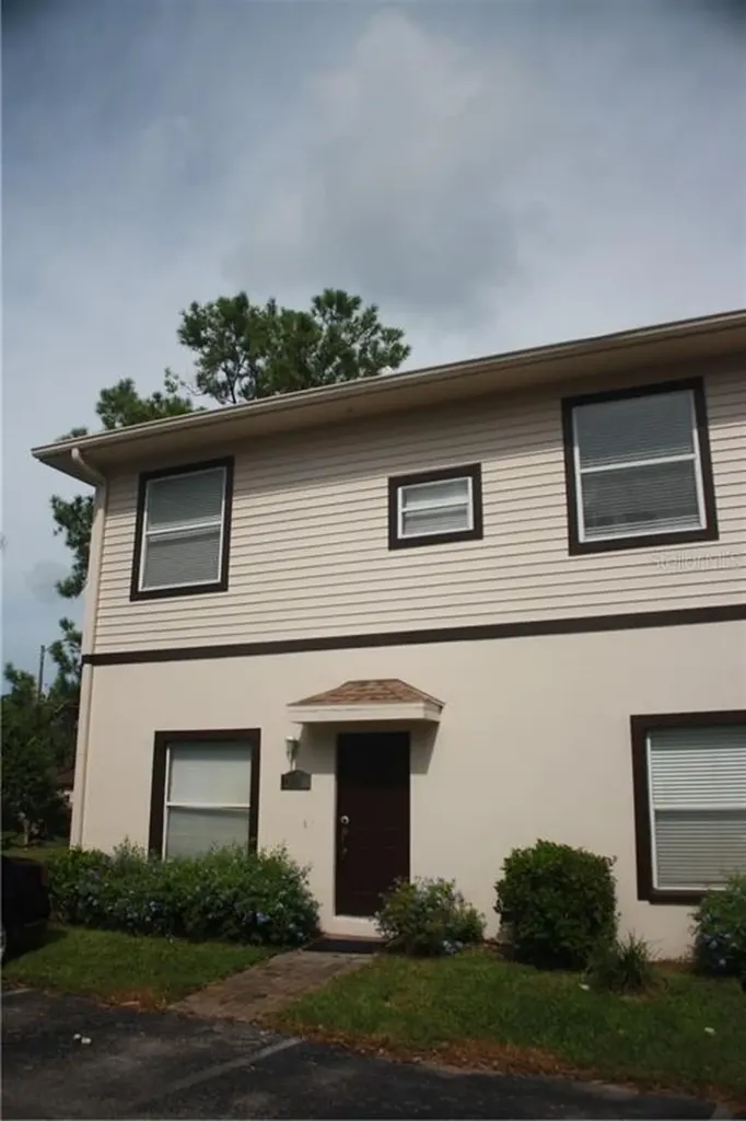 2102 Oak Chace Court Tampa FL 33613