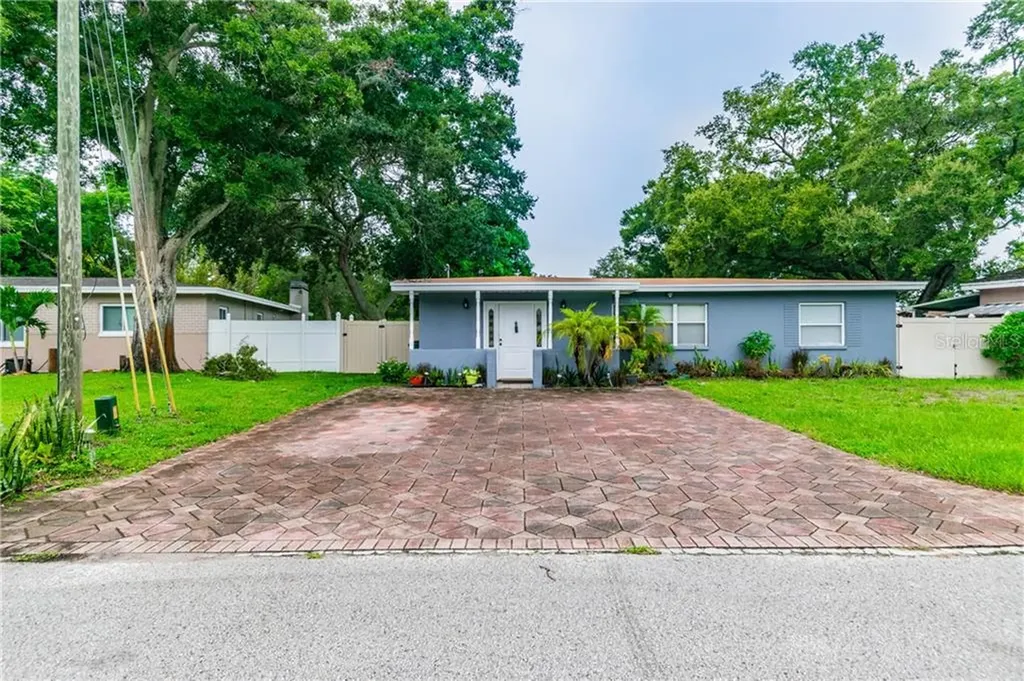 12812 Lake Drive Largo FL 33774