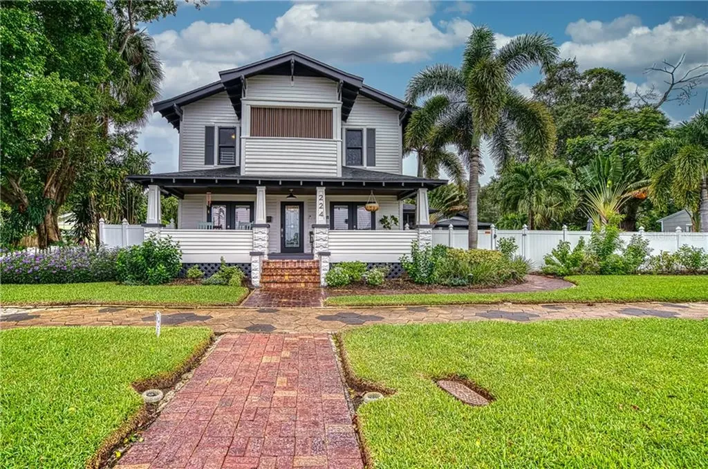 224 17th Avenue S St Petersburg FL 33701