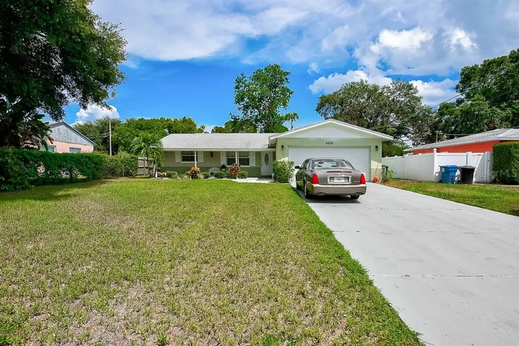 4926 Columbus Way S St Petersburg FL 33712