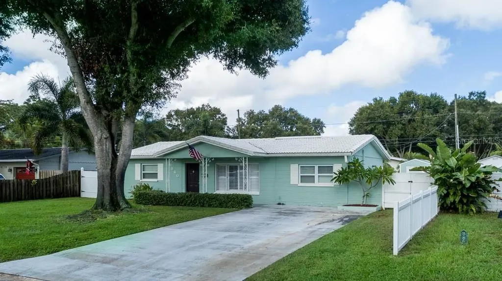 2860 56th Way N St Petersburg FL 33710