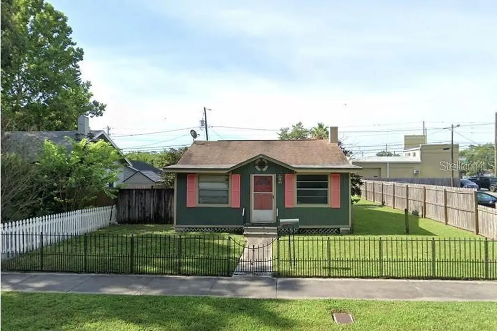 1526 39th Avenue N St Petersburg FL 33703