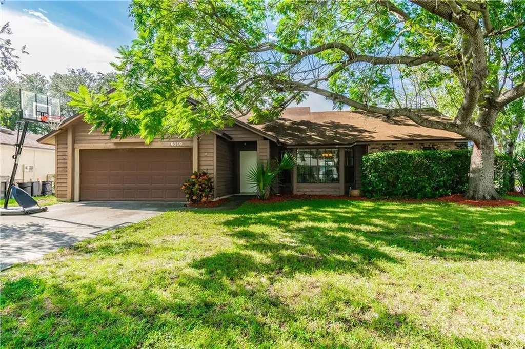 6710 Commodore Way Tampa FL 33615