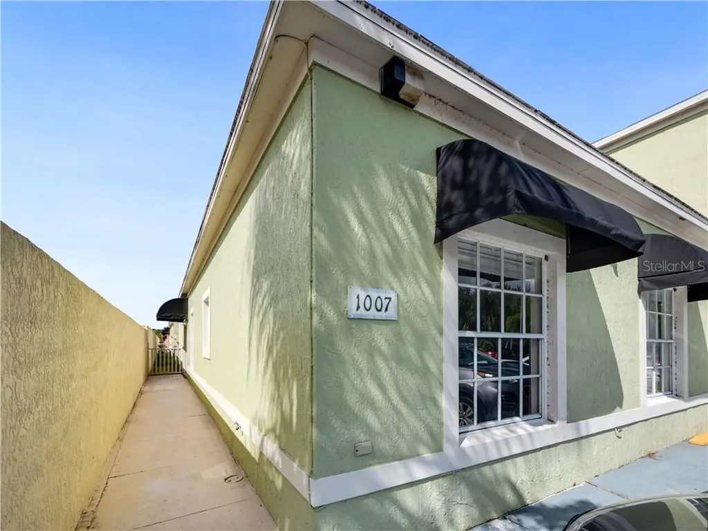 1007 Universal Rest Place Kissimmee FL 34744