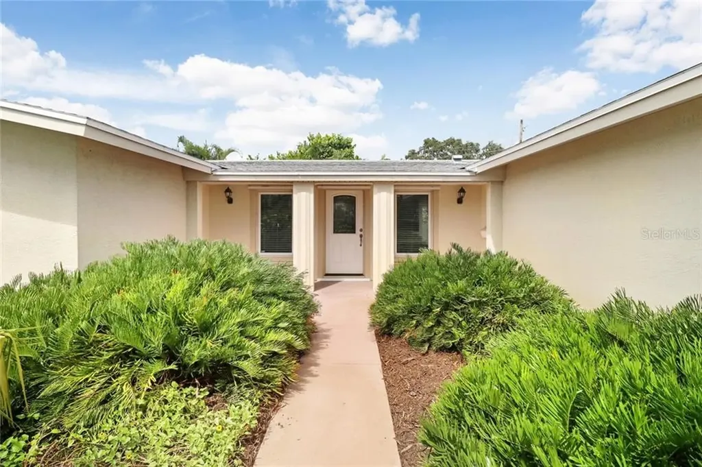 6673 12th Avenue N St Petersburg FL 33710