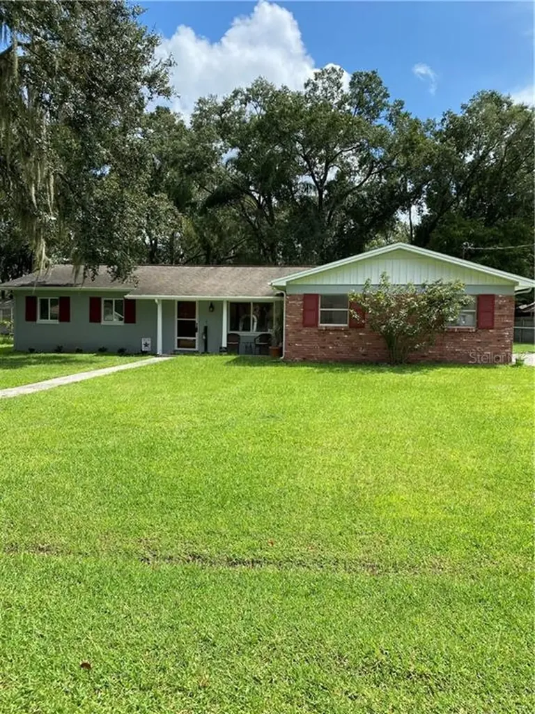 1106 N Knight Street Plant City FL 33563