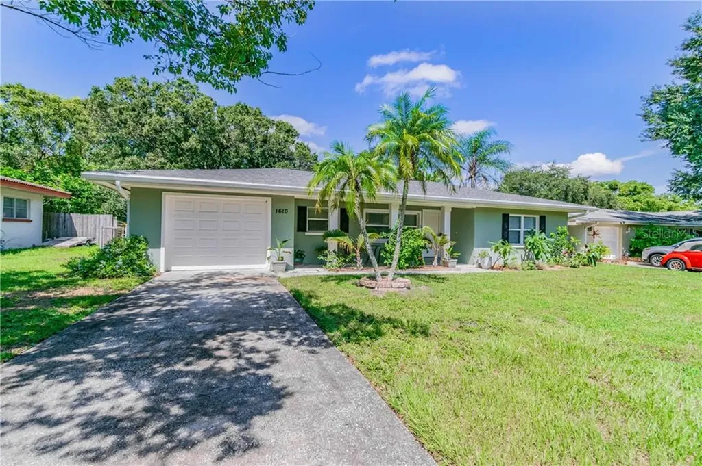 1610 Lakeview Road Clearwater FL 33756