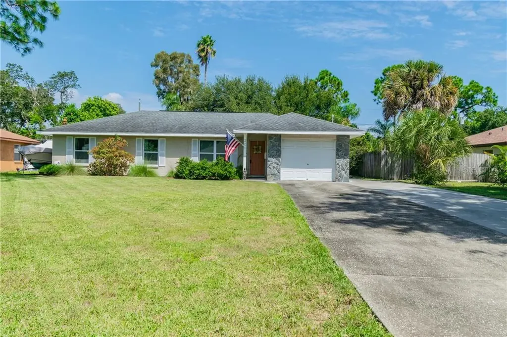 2001 Almeria Way S St Petersburg FL 33712