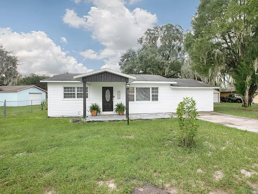 927 Cr 477 Lake Panasoffkee FL 33538
