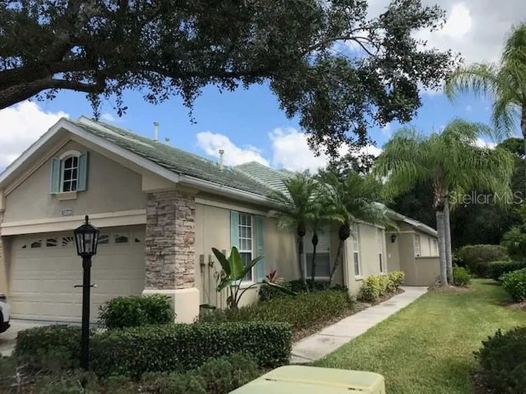 5019 Lakescene Place Sarasota FL 34243