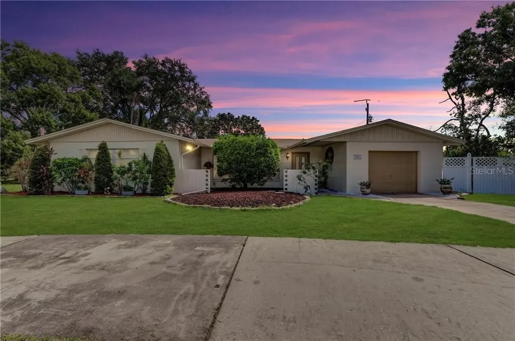 5811 26th Street W Bradenton FL 34207