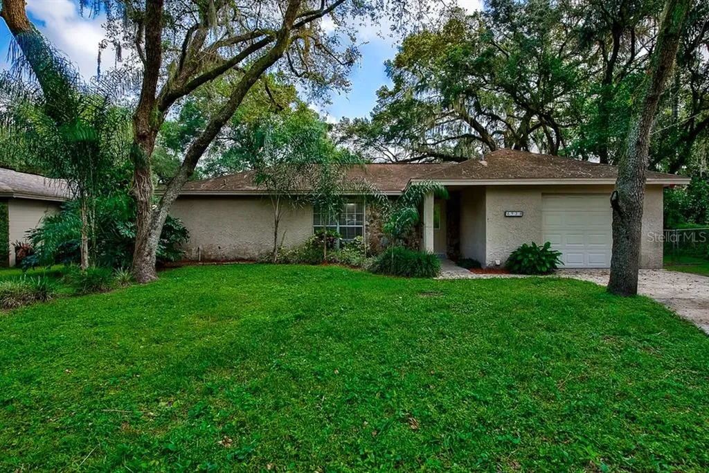 6938 Greenhill Place Tampa FL 33617
