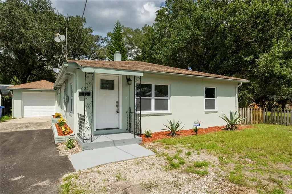 205 W Violet Street Tampa FL 33603