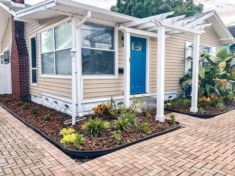 1152 35th Avenue N St Petersburg FL 33704
