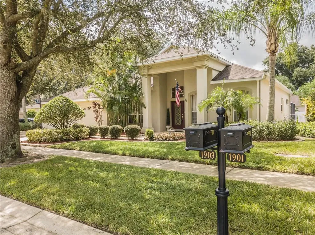 1903 Burridge Court Valrico FL 33594