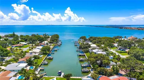 6693 28th Street S St Petersburg FL 33712