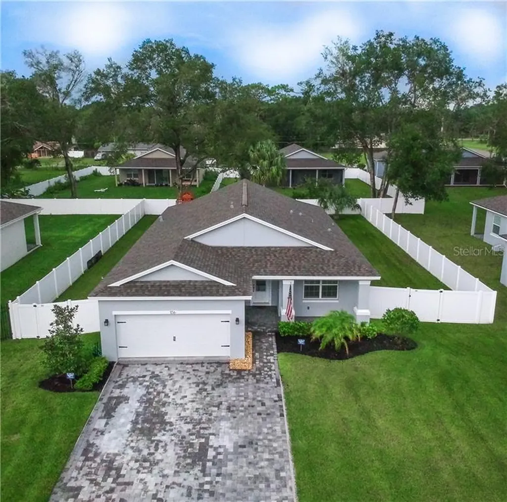 106 W 8th Street Chuluota FL 32766