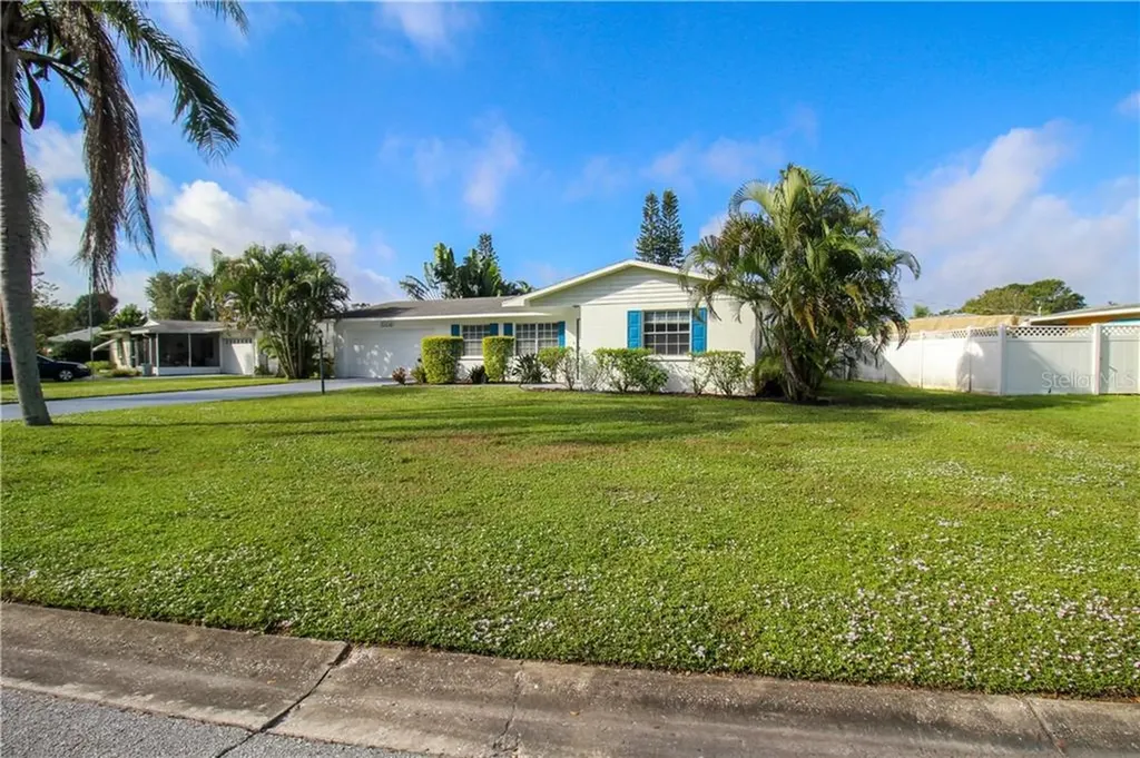 2806 Taunton Drive W Bradenton FL 34205