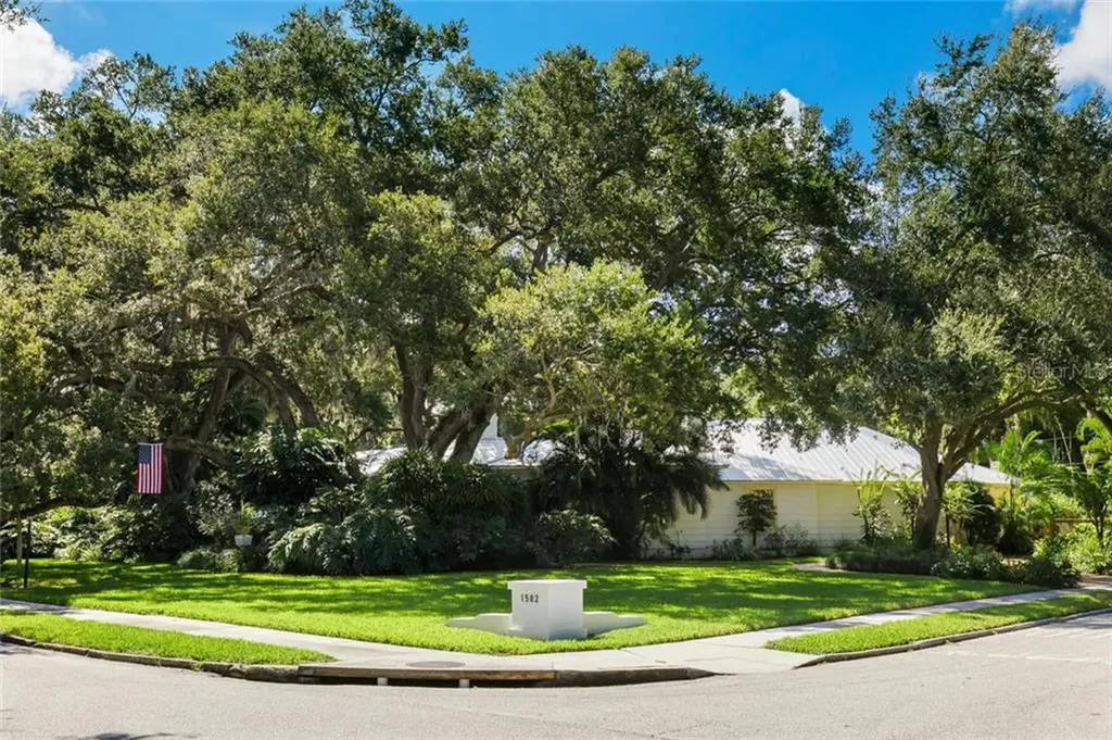 1582 South Drive Sarasota FL 34239