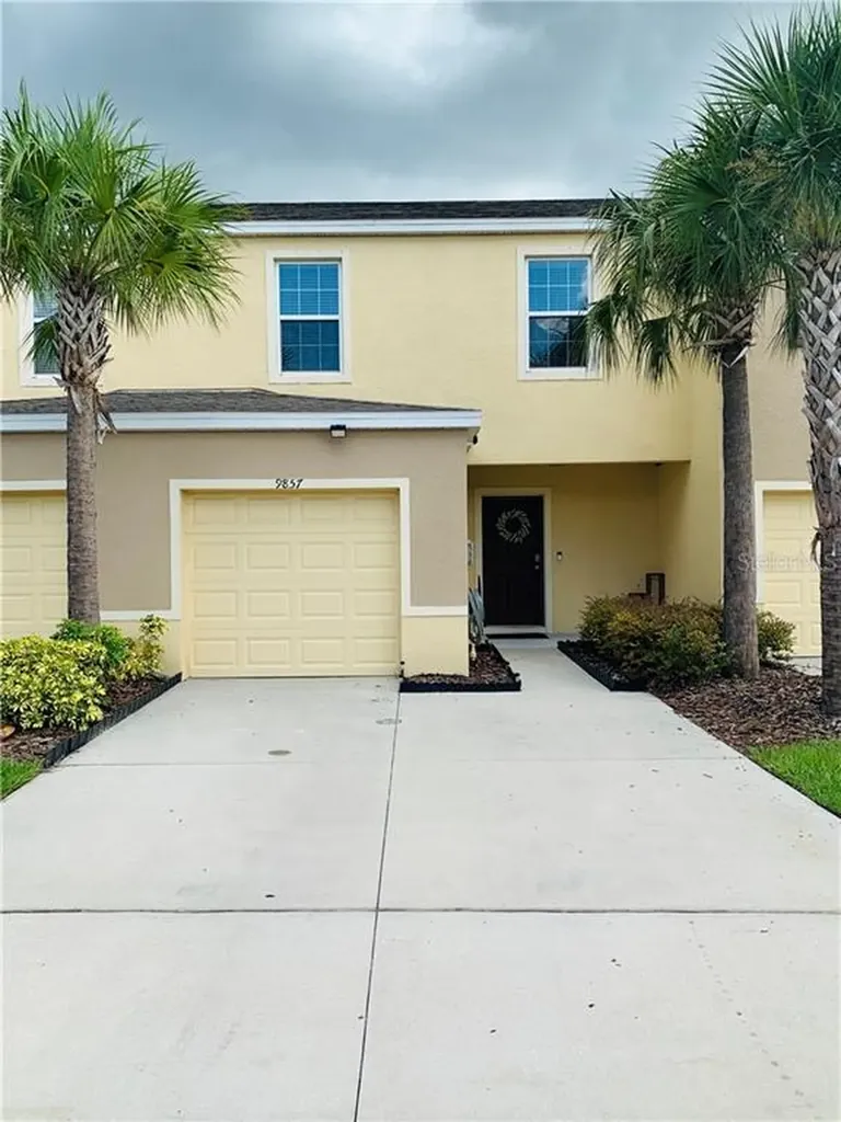9857 Hound Chase Drive Gibsonton FL 33534