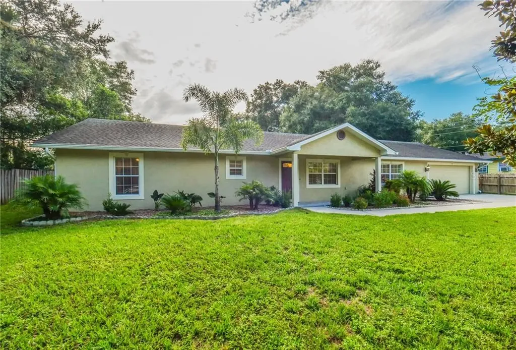 130 N Johns Street Mount Dora FL 32757