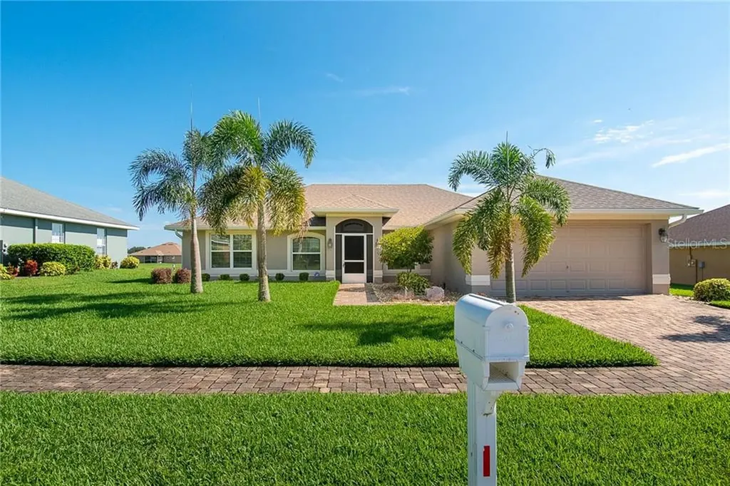 734 Country Walk Cove Eagle Lake FL 33839