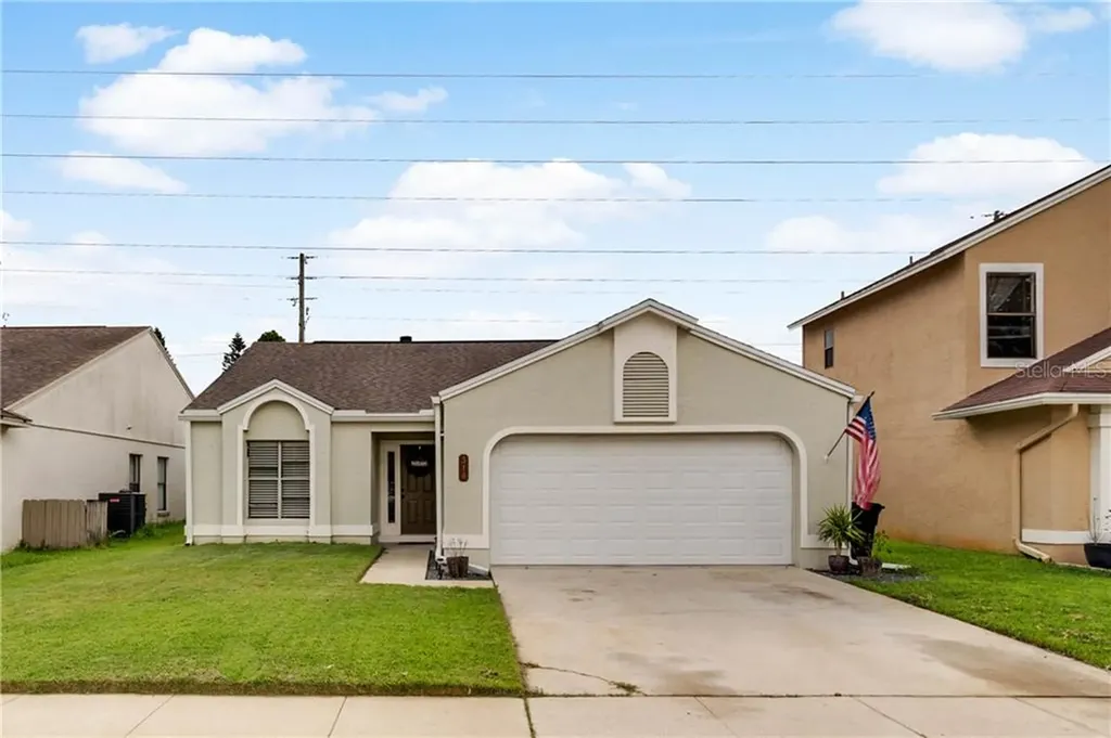 318 Lakebreeze Circle Lake Mary FL 32746