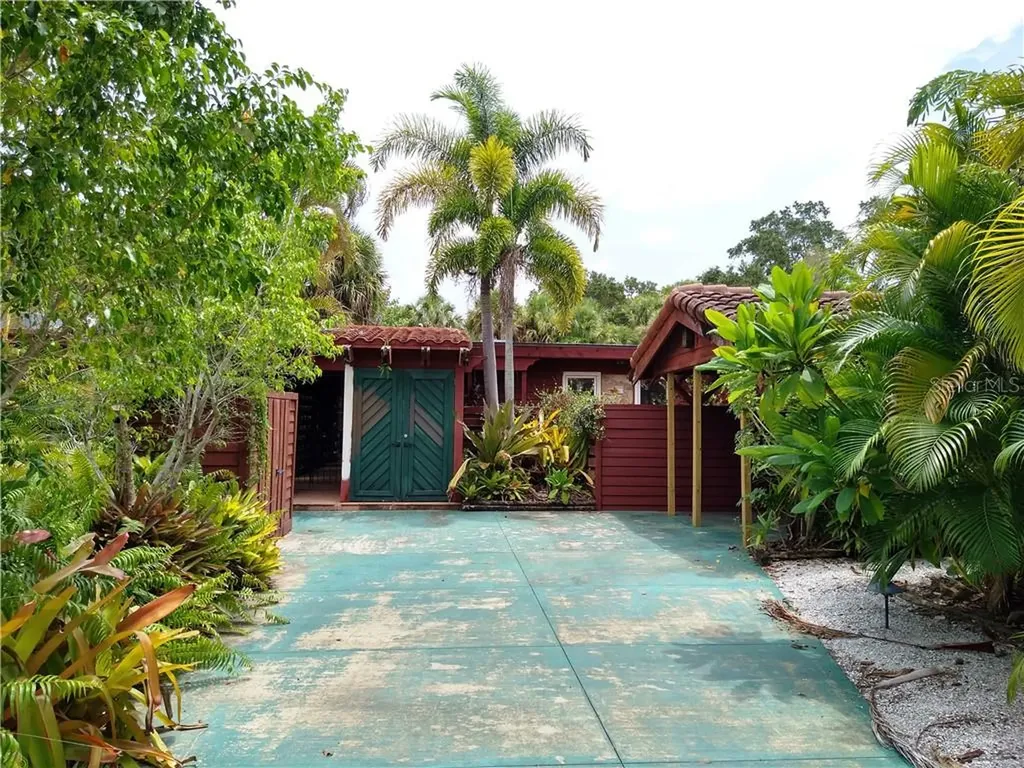 5435 Avenida Del Mare Sarasota FL 34242