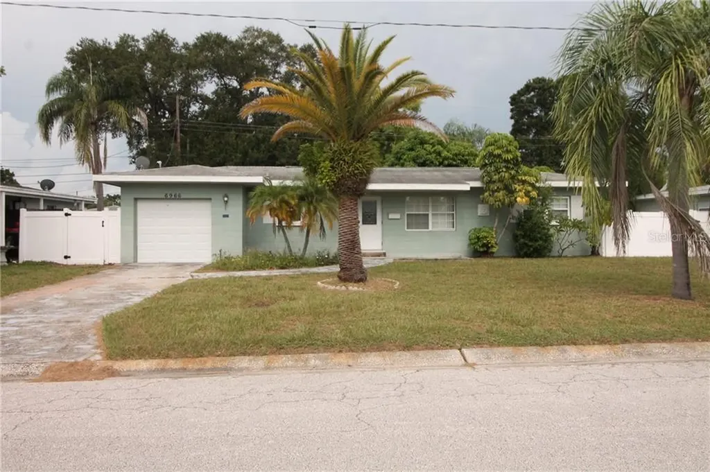 6966 17th Way N St Petersburg FL 33702