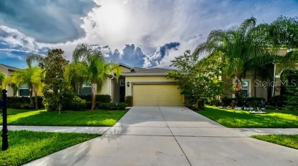 1581 Thetford Circle Orlando FL 32824