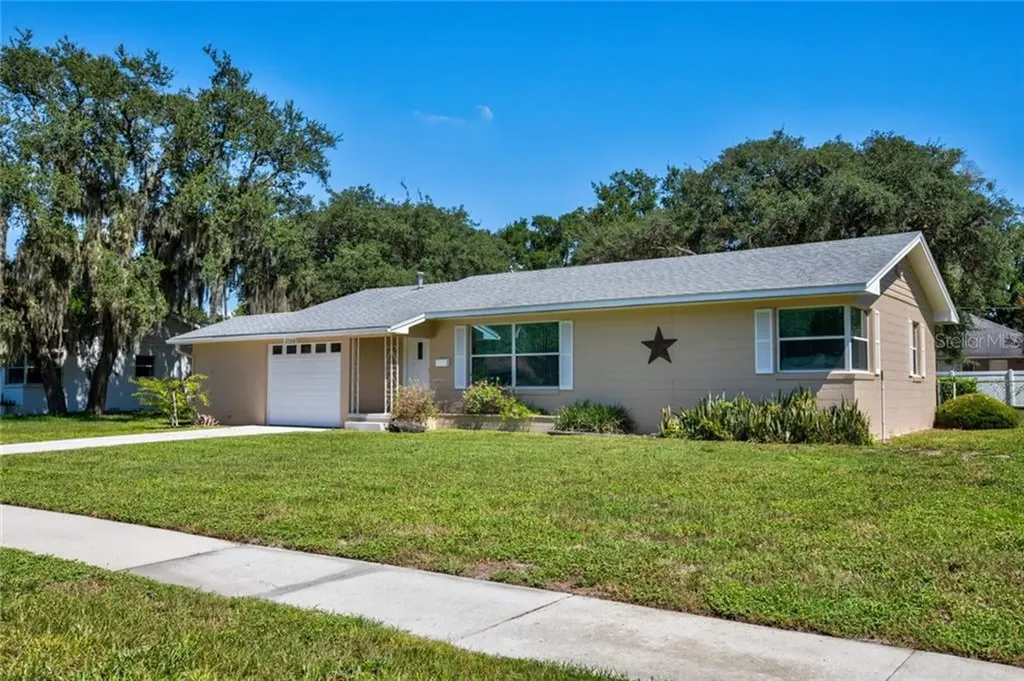2359 Eastland Road Mount Dora FL 32757