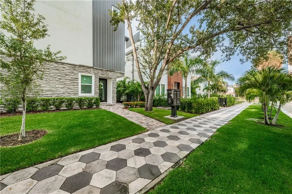 109 5th Avenue N St Petersburg FL 33701