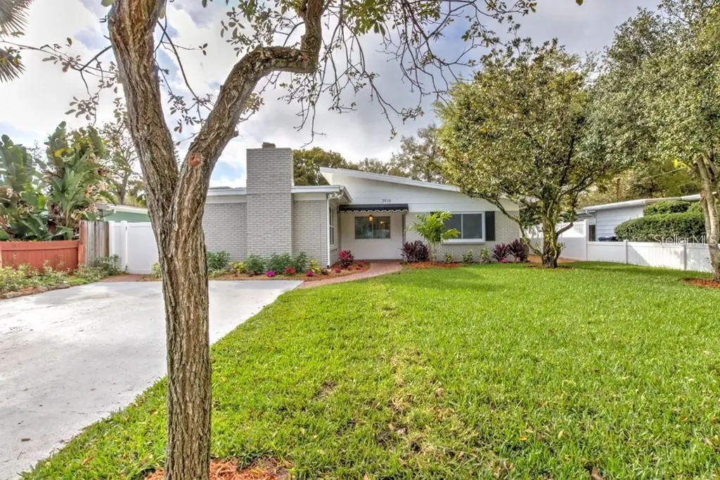 3916 W Estrella Street Tampa FL 33629