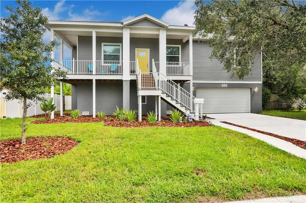 555 85th Avenue N St Petersburg FL 33702
