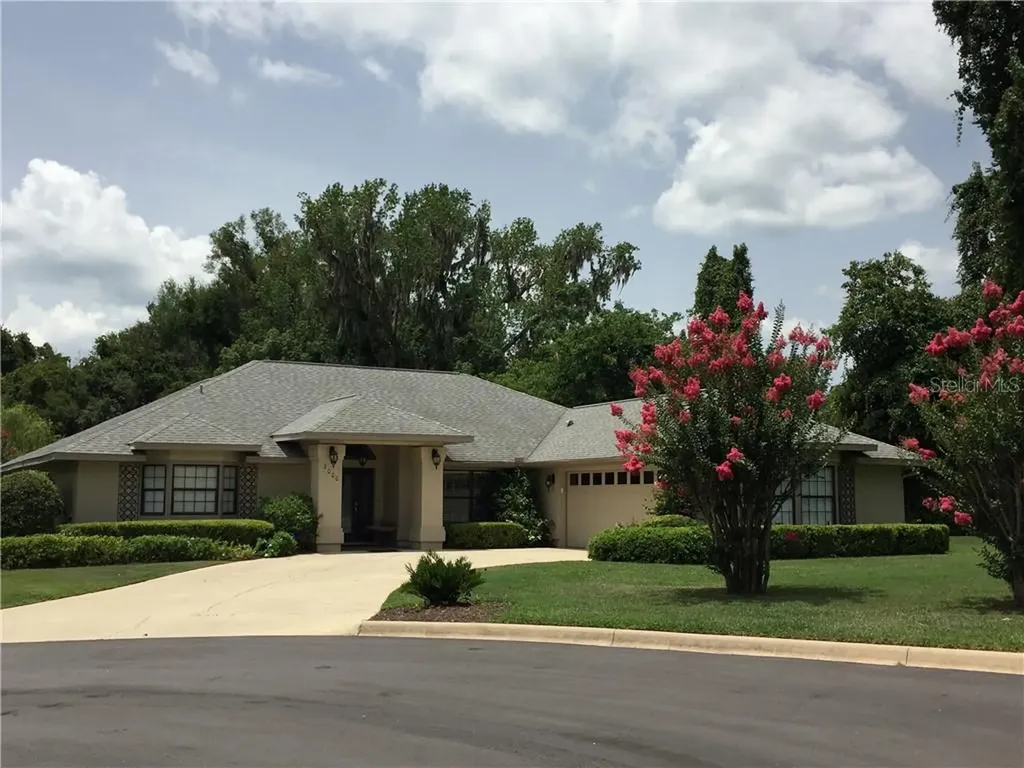 2000 SE Twin Bridge Court Ocala FL 34471