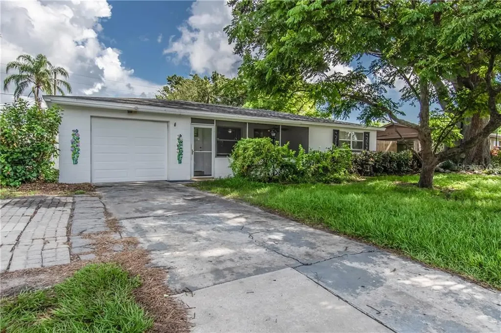 2579 46th Avenue N St Petersburg FL 33714