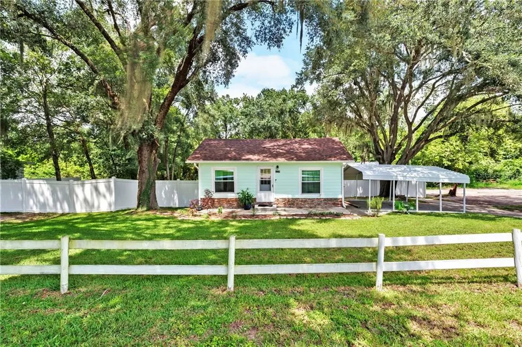 2220 Old Tavares Road Leesburg FL 34748