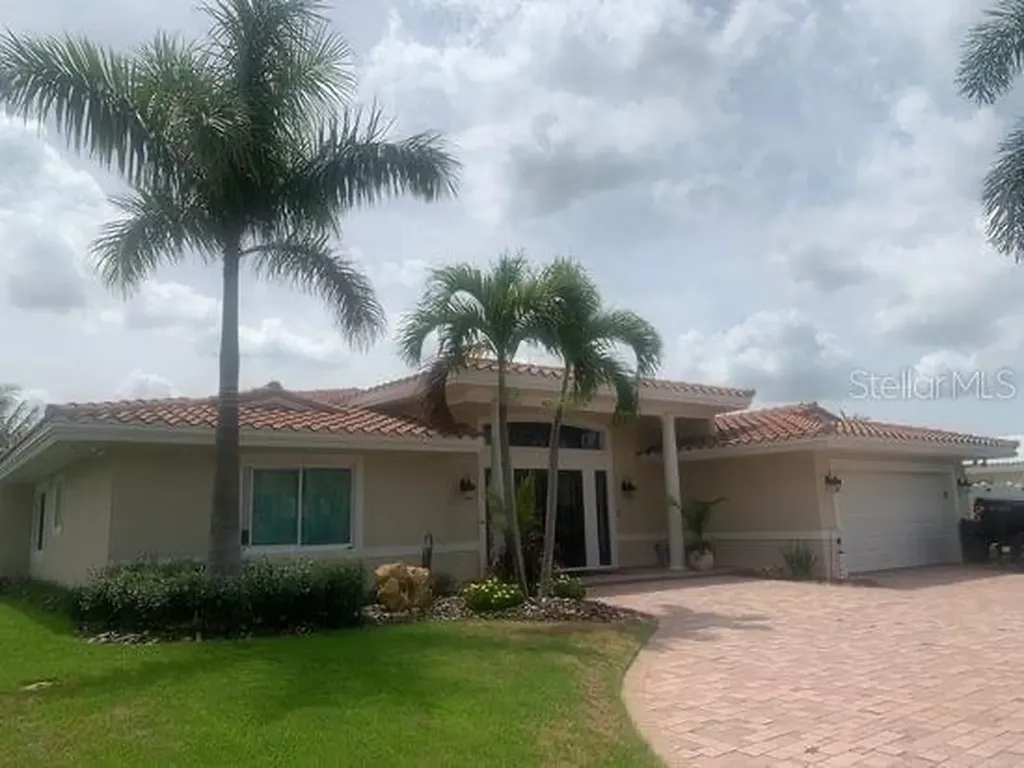 215 Driftwood Lane Largo FL 33770