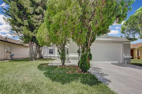 136 Pinewood Circle Kissimmee FL 34743