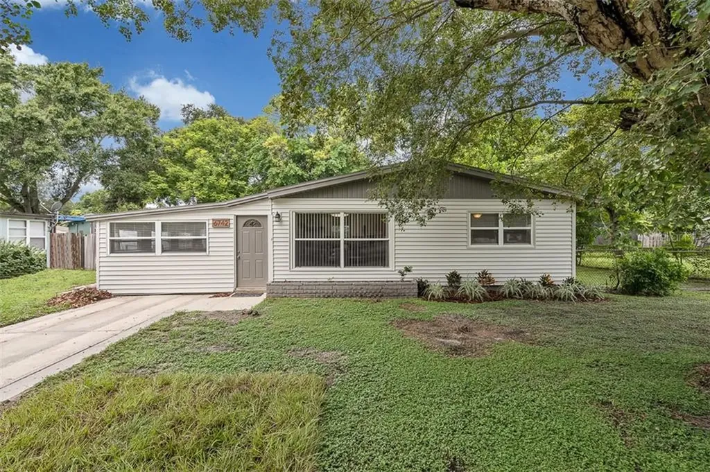 6742 12th Street N St Petersburg FL 33702
