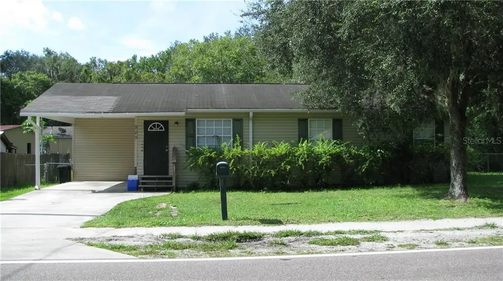 909 E Alsobrook Street Plant City FL 33563