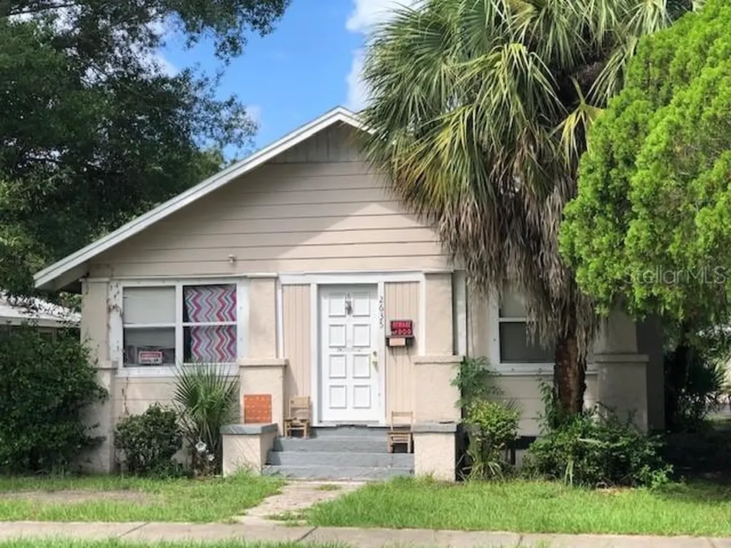 2635 6th Street S St Petersburg FL 33705