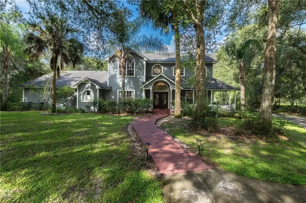 1090 S Blue Lake Avenue Deland FL 32724