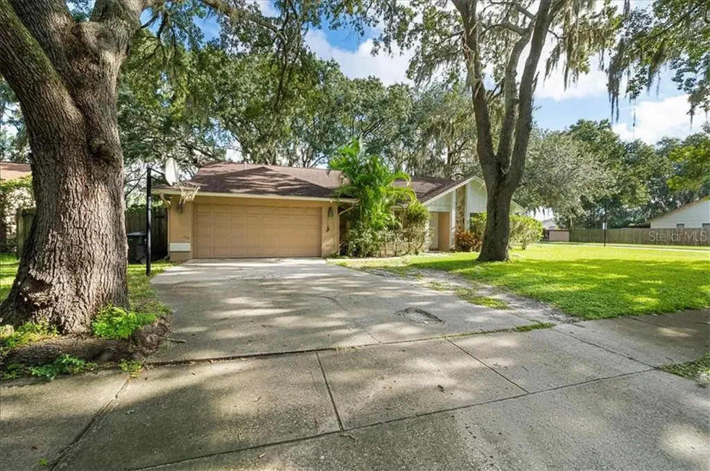 1410 Graywood Court Valrico FL 33596